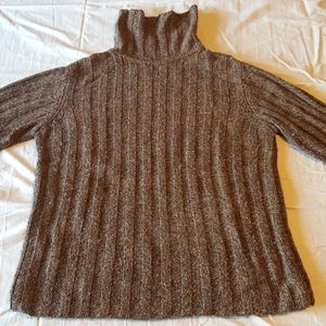 LL Bean Womens Silk/Wool Turtleneck Sweater.